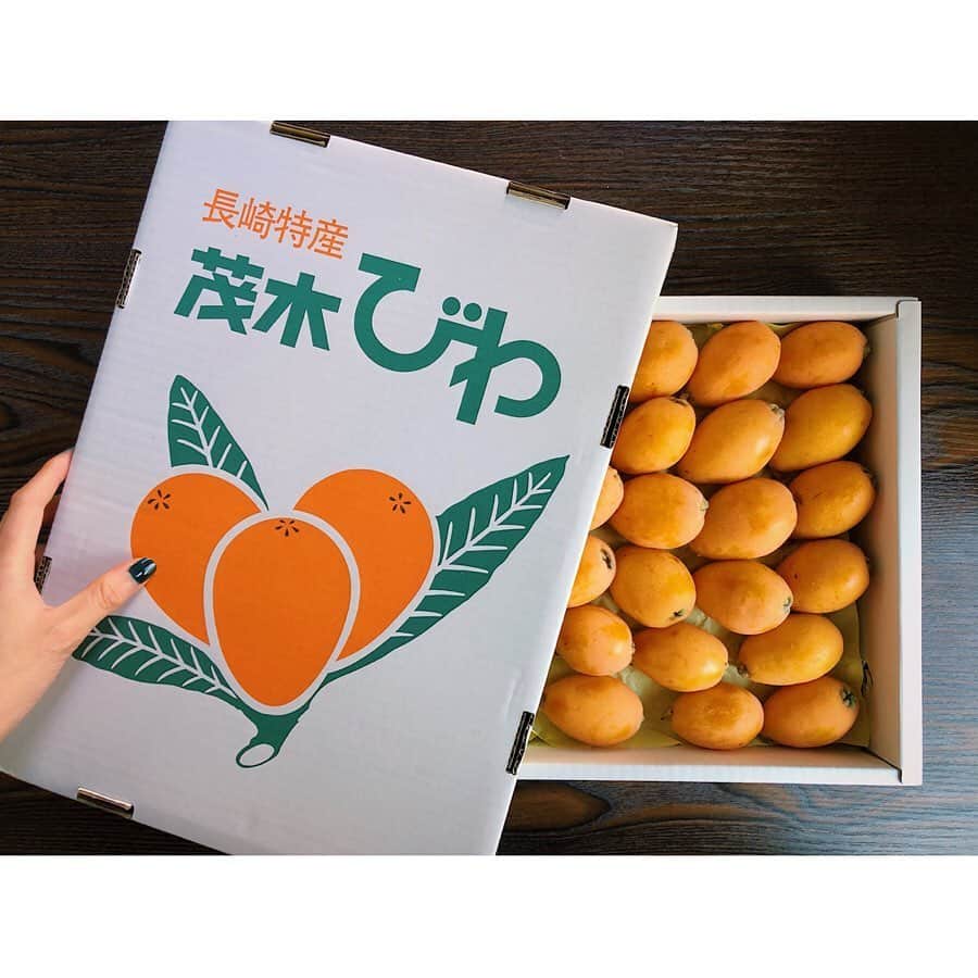 水戸悠夏子さんのインスタグラム写真 - (水戸悠夏子Instagram)「お店のみんなでどーぞ！と、立派なびわを頂きました。いつもありがとうございます！果物はいいな〜フレッシュで甘くて幸せな気持ちになる〜。 #世見世#yomise#びわ#枇杷#長崎」5月23日 20時51分 - mitoyukako