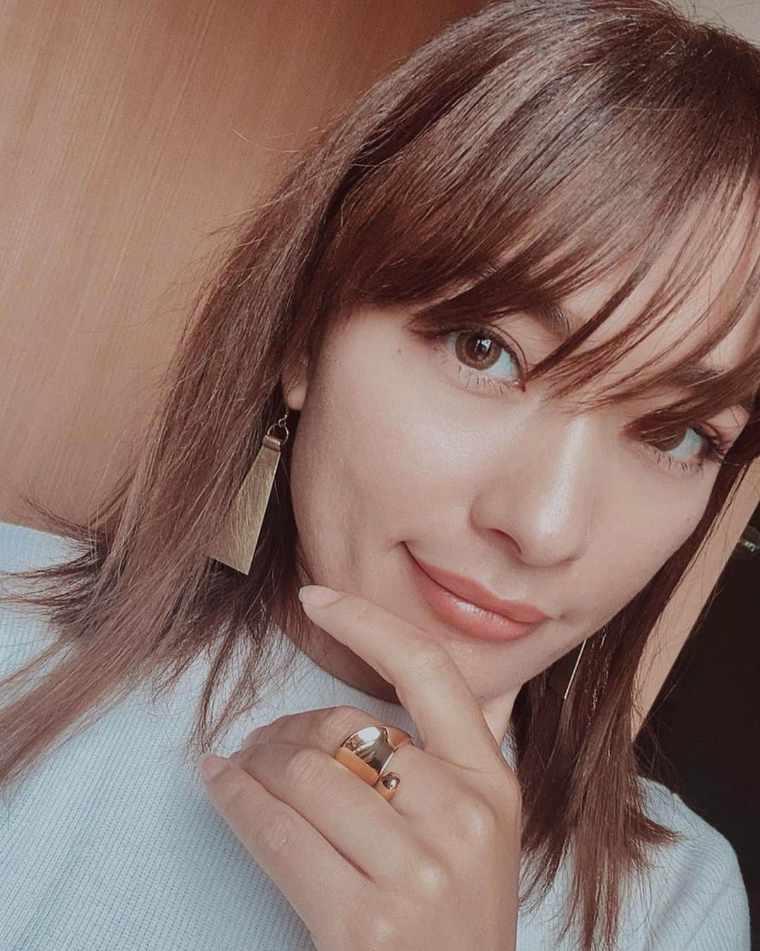 のインスタグラム：「今回の色もいい感じ♡ 前髪伸びちゃったし 自分で切ろうかな？」