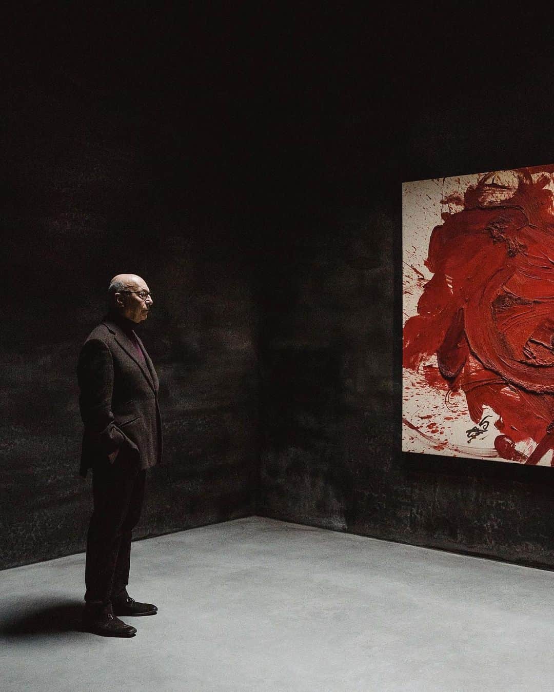 C E R E A Lのインスタグラム：「Axel Vervoordt describes collecting as a lifelong pilgrimage – some of his pieces have been in his collection for over 40 years. He observes that the privilege of acquiring them only makes sense if he can share them with others. “I don’t want to follow any rules, other than just purely what I feel,” he says. “Curating is a very personal and intimate thing for me.” Kanaal, his arts and residential project in a 19th century malting distillery near Antwerp, reflects this thinking: it is a humble endeavour, conceived and executed not as an investment, but rather as a gift, or legacy.  Only the Beginning. From the archive, Cereal Volume 15, 2018.  Read the full story online via link in profile.  #axelvervoordt」