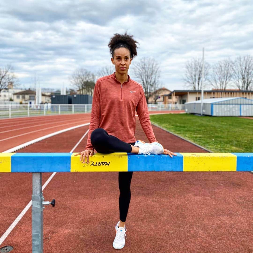 のインスタグラム：「Un bonheur de retrouver la piste. Merci à la @villededecinescharpieu et à Laurence Fautra de nous faire confiance et d'avoir fait en sorte que nous puissions reprendre les entraînements. . . . .  #DMAFAMILY #decines #tracklife」