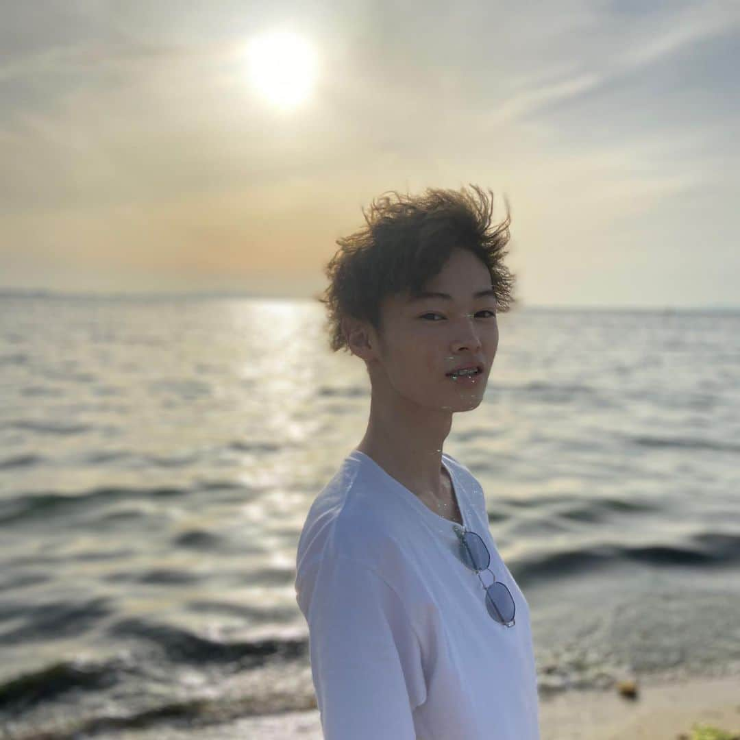 窪塚愛流さんのインスタグラム写真 - (窪塚愛流Instagram)「海で、映えてきたよ𓇼𓆡𓆉  #窪塚愛流」5月23日 21時15分 - airu_kubozuka