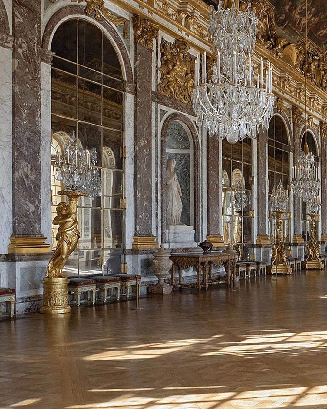 ヴィヴィアン・ウエストウッドさんのインスタグラム写真 - (ヴィヴィアン・ウエストウッドInstagram)「#MirrorTheWorld キャンペーンの一環として、また、フランスへの愛を込めて、フランス王族のかつての故郷のプライベートなバーチャルツアーをお楽しみください。  ベルサイユ宮殿はあなたのもの。 https://artsandculture.google.com/project/versailles  #VivienneWestwood #ヴィヴィアンウエストウッド」5月23日 21時08分 - viviennewestwoodjapan
