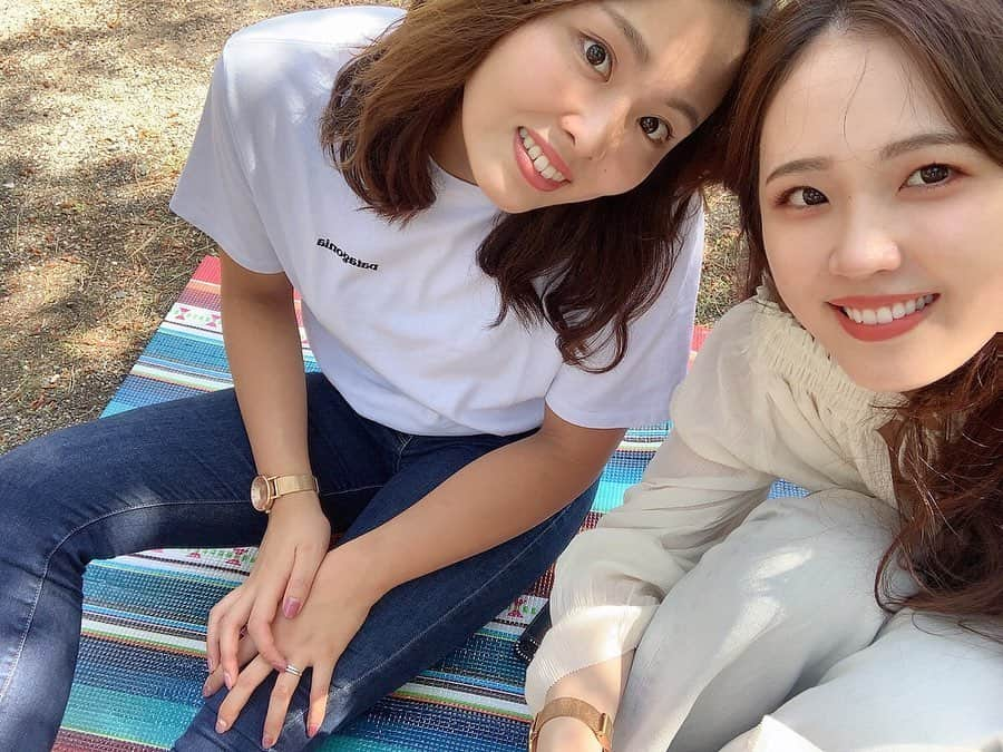 増田葵のインスタグラム：「. 人がいない場所を探してpicnicしてからお散歩！🚶🏻‍♀️ やっぱりお外はいいね〜〜☺️❤︎」