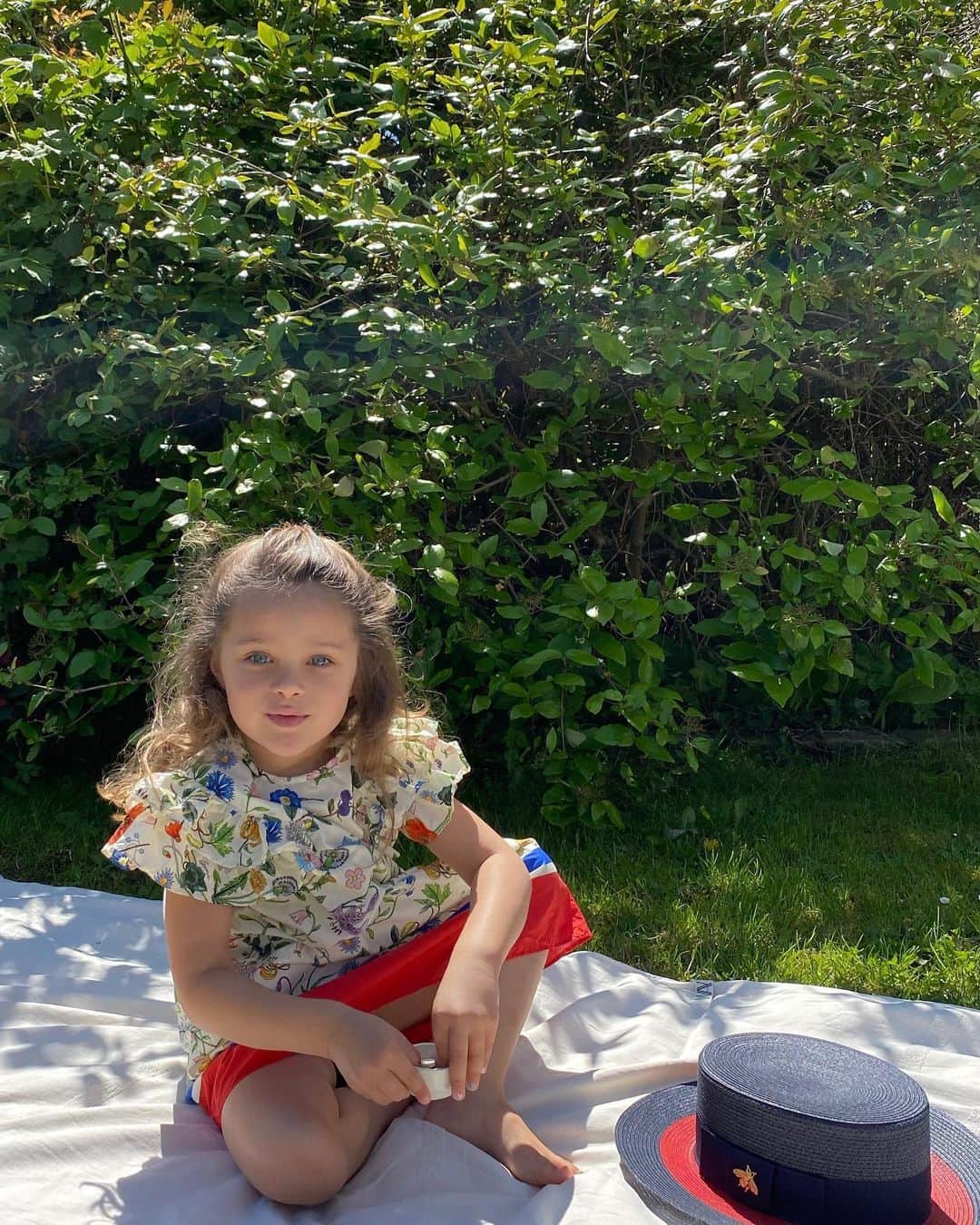 Mathilde Goehlerのインスタグラム：「It’s so beautiful to see you grow up to be everything I always wished for, confident, considerate, sweet, grateful, funny, and adventurous ♥️ I love you so much ♥️🍓」