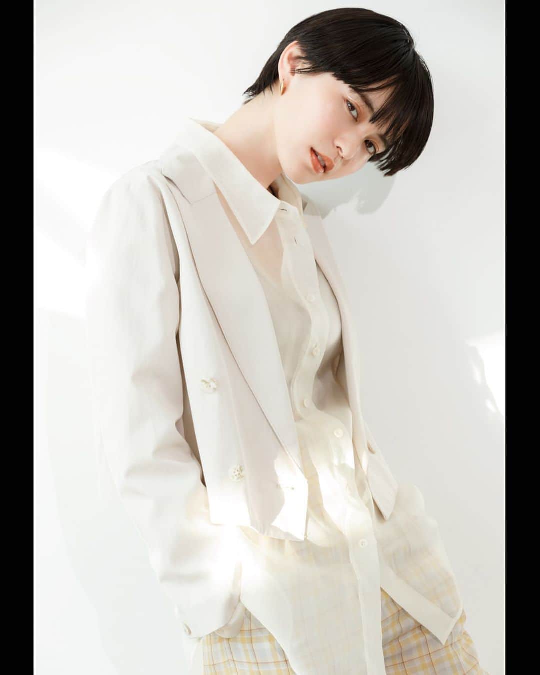 寺田茉布のインスタグラム：「ar6,7月合併号 2枚目はアザーカット🤫 @ar_magazine @mileyuuuuu @mikkosuzu @yr0819」