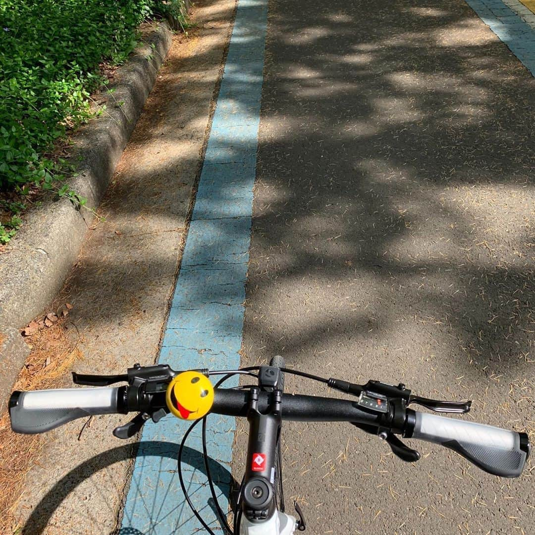 凰稀かなめさんのインスタグラム写真 - (凰稀かなめInstagram)「今日は自転車で散歩^_^ とてもいい気持ちでしたよ〜〜 来週はこれ！ 生DORA第一弾「会見の結果、ボクは」に出演致します  #日向野祥 君は #ビギニング 以来。実力派俳優 #斉藤暁 さんとは初となります。 作・演出 #後藤庸介 さん  キャストによるトークショーもあります。コメント沢山待ってるね！  日時　２０２０年　５月２７日（水）　開場１８：３０　開演１９：００  https://open-mic.zaiko.io/_item/  その前に〜〜明日朝は！ #マットとかなめの価値組Sunday #マッタリPhoenix #朗読 phoenixtears #フェニックスティアーズ #香りと役作り #お芝居好き #20周年 #青の生徒会 #モンテクリスト伯 #明治座 #カトリーヌ #メルセデス #凰稀かなめ #孤独だっていいじゃない #アデランス  #ビューステージ #ノーサイドゲーム  #田むら #アストロズ #池井戸潤 #TBS」5月23日 21時33分 - kanameouki_official