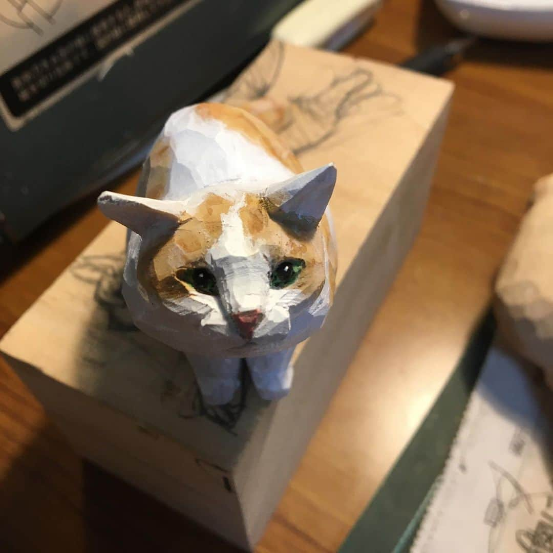 yamanekoさんのインスタグラム写真 - (yamanekoInstagram)「茶白ちゃん、出来た。  #ねこ#ねこ部#茶白#猫彫り＃木彫り猫#ねこすたぐらむ#彫刻#木彫#バンナイリョウジ #cat #catsofinstagram #catstagram #cats #sculpture #woodsculpture #woodworking #ryojibannai」5月23日 12時48分 - yamaneko5656