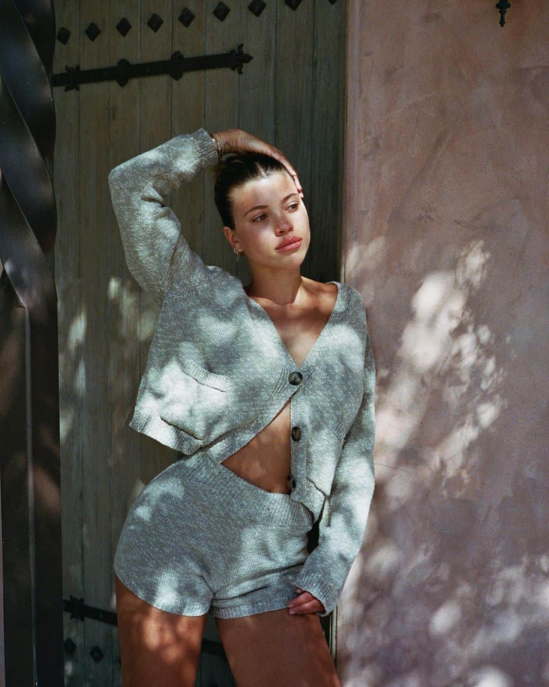 ソフィア・リッチーのインスタグラム：「Day dreamer 📸 @livincool」