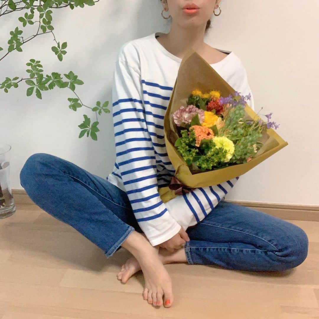 Sayakaのインスタグラム：「* 5月23日はキスの日💋 恋文(ラブレター)の日💌  そんなロマンティックな日が 自分のお誕生日🎂って嬉しい🥰  たくさんの愛と感謝を込めて いつもありがとうございます💖 . . #0523 #キスの日 #ラブレターの日 #恋文の日 #mybirthday #sayakasflower #Thankyou #Love #💖 #❤️ #💋」