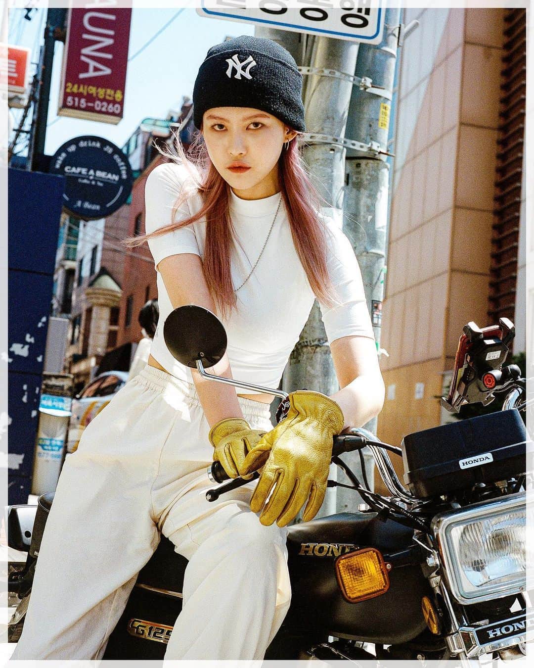 가로수길 , Seoulのインスタグラム：「Street Style @ryeon_chu 📸 @jaylim1  항상 카리스마 넘치는 아련이」