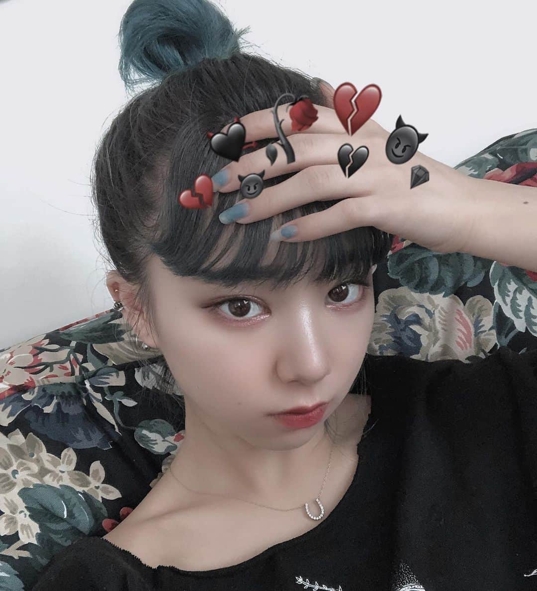 新原聖生さんのインスタグラム写真 - (新原聖生Instagram)「🐶切りすぎた前髪押しつける毎日🐶 . . . . . . #おだんごヘア#チャイボーグメイク#中国メイク#soda」5月23日 14時02分 - mellowmellowsena