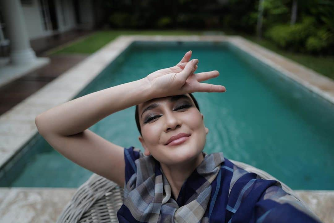 ルナ・マヤさんのインスタグラム写真 - (ルナ・マヤInstagram)「Yeey it's Saturday 🤍💙」5月23日 14時13分 - lunamaya