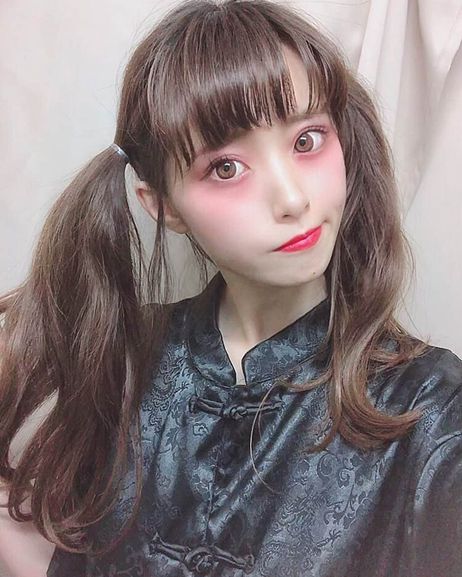 川子芹菜さんのインスタグラム写真 - (川子芹菜Instagram)「. . 過去写シリーズ✨ . ドラッグハニーの撮影の時のですね😂 懐かしい👏🏻 . もうツインテールは出来ません( ´ཫ`) コスプレではしますごめんなさい← . . .  #ドラッグハニー #病みメイク #salonmodel #model #hairsalon #hairstyle #makeup #コーディネート #メイクアップ #ヘアカラー  #サロンモデル #サロモ #フリーモデル #フリーランスモデル  #ミディアムヘア #モデル #撮影 #作品撮り #ファッション #メイク #コスメ　#make」5月23日 14時14分 - kawakoserina