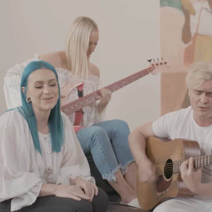 シェパードのインスタグラム：「We were lucky enough to surprise some hard working members of the Royal Flying Doctor Service  with a performance of “Thank You”, to say thanks for all their hard work. You can watch the surprise call here! @telstra #saythanks  #RFDS」