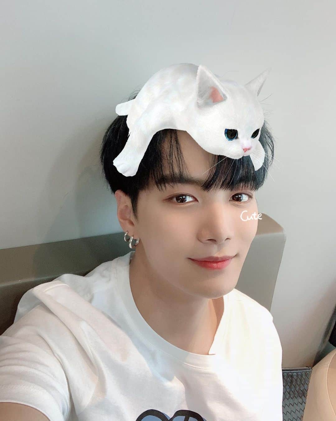 JR のインスタグラム：「러브들 일위 만들어줘서 고마워요!(하트)」