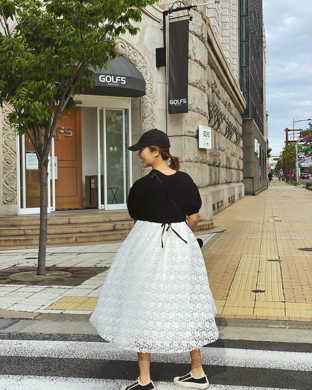 Risako Yamamotoさんのインスタグラム写真 - (Risako YamamotoInstagram)「モノトーンの日🤍🖤🤍 ・ おこもりの日々が続いていたけど、日々のランニングやウォーキングで結構焼けました😎 ・ #ootd #fashion #coordinate #unitedarrows #rosymonster #loewe #dior #monotone #モノトーンコーデ」5月23日 17時38分 - risako_yamamoto