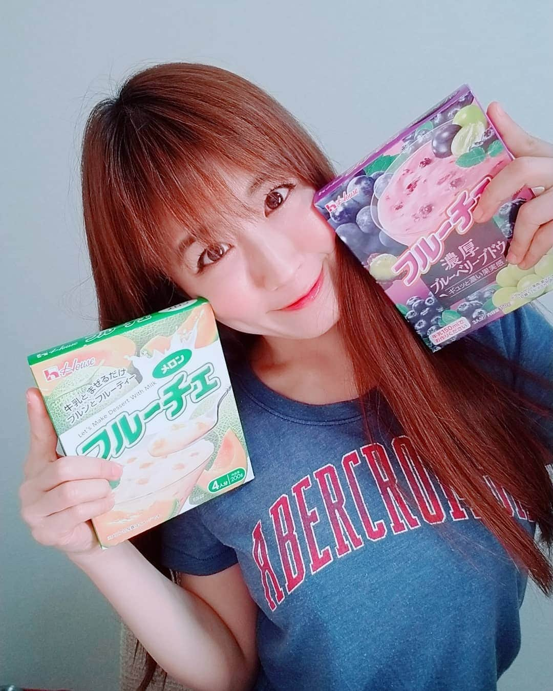 ようこさんのインスタグラム写真 - (ようこInstagram)「大好きなフルーチェ🍇﻿ 夜ご飯に毎日食べてます🤤🤤﻿ #フルーチェ﻿ ﻿﻿ #おうち時間﻿﻿﻿﻿﻿ ﻿﻿﻿﻿﻿ ﻿﻿﻿﻿﻿ 負けるな❤️﻿﻿﻿﻿﻿ ﻿﻿﻿﻿﻿ ﻿﻿ #グラビア#インスタグラビア﻿﻿ #セクシー#sexy#笑顔#ダイエット﻿﻿﻿﻿﻿ #diet#美容#美容好きな人と繋がりたい﻿﻿ #お尻#尻#hip#筋トレ#ストレッチ#フィットネス﻿﻿﻿﻿ #縄跳び#workout#トレーニング﻿﻿ #プロテイン#ザバス#training#fitness﻿﻿ ﻿﻿﻿﻿﻿ 17ライブというライブ配信アプリをしています❤️﻿﻿﻿﻿﻿ アプリをダウンロードしていただいて﻿﻿﻿﻿﻿ ようこ❤️🌸❤️🌸﻿﻿﻿﻿﻿ と検索していただくと見れます✨﻿﻿﻿﻿﻿ 19時頃から配信してます。﻿﻿﻿﻿﻿ おうち時間にぜひ🤭﻿﻿﻿﻿﻿ #ライブ配信#配信﻿﻿﻿﻿﻿ #アプリ#17ライブ」5月23日 17時40分 - 0606yoko