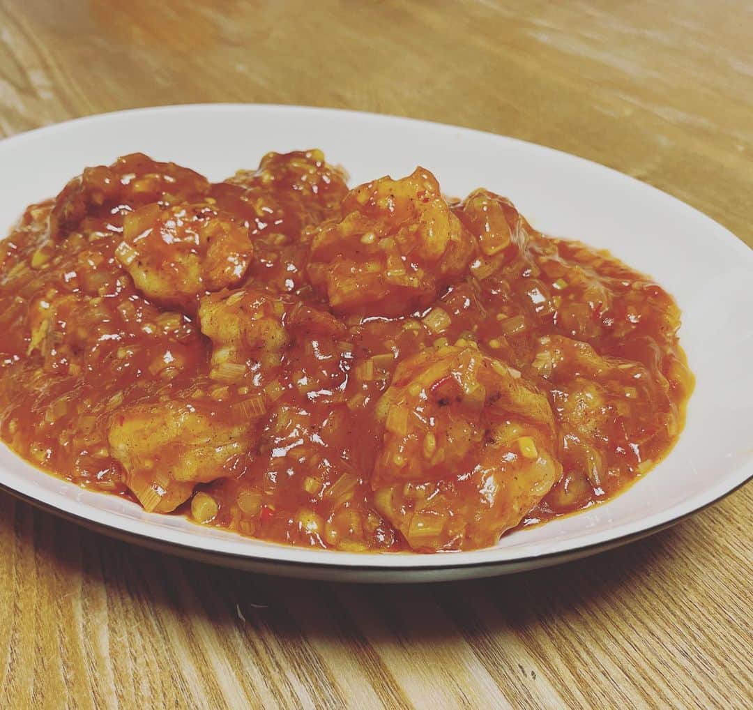 佐野優子のインスタグラム：「. 中華が食べた〜い‼︎気分になったので… 🍤 エビチリ🍤🌶 🍤 #おうちごはん #中華 #エビチリ」