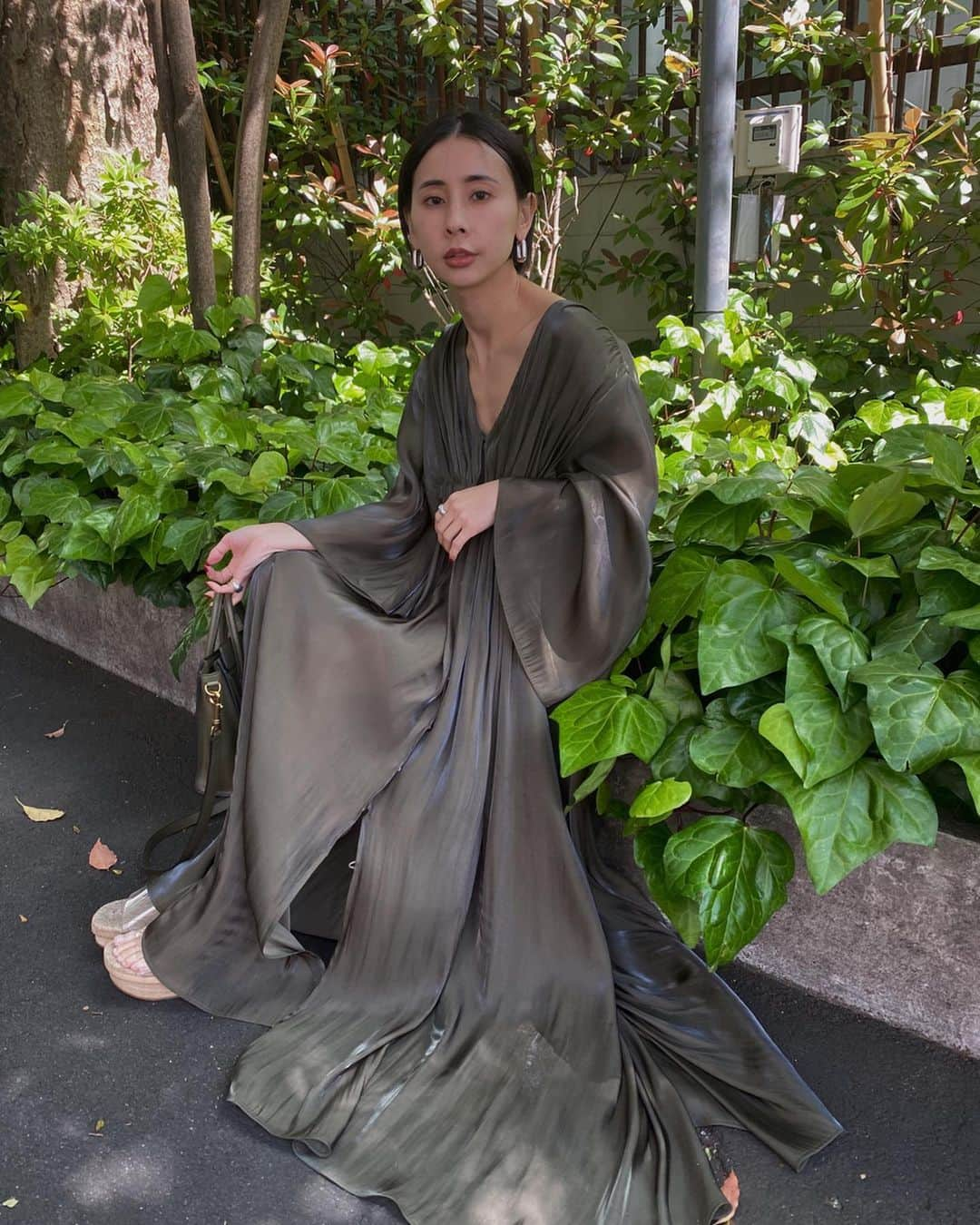 黒石奈央子さんのインスタグラム写真 - (黒石奈央子Instagram)「あめりふく . . MEDI GATHER NEGLIGEE DRESS ¥22000+tax 5/26 . . メキシコできてたネグリジェドレス！この子はリバーシブルで、光沢のある方とマットサテンどちらも使える！ . .  @ameri_shinjuku @amerivintage @ameri_daikanyama @ameri.shinsaibashi #ameri#amerivintage #fashion #vintagefashion #coordinate#ootd#outfit#osanposnap #705_outfit #大人ファッション #大人コーディネート #大人スタイル #modestyle #modefashion#modecasual」5月23日 17時44分 - blackstone705