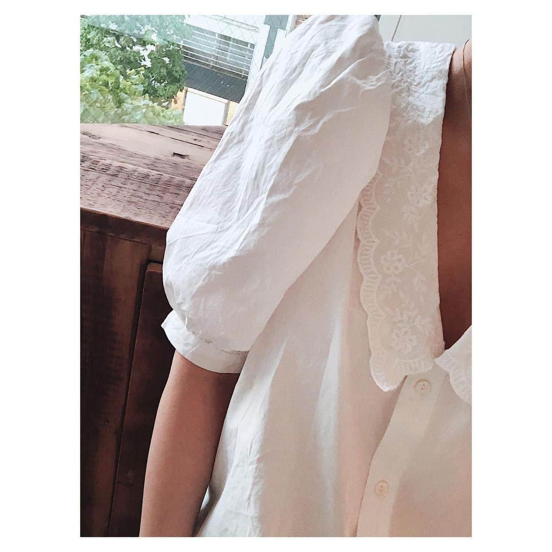 RisaWisteriaのインスタグラム：「ぽかぽか🌞  #fashion#ss2020#spring#whiteshirt#denim#outfit」