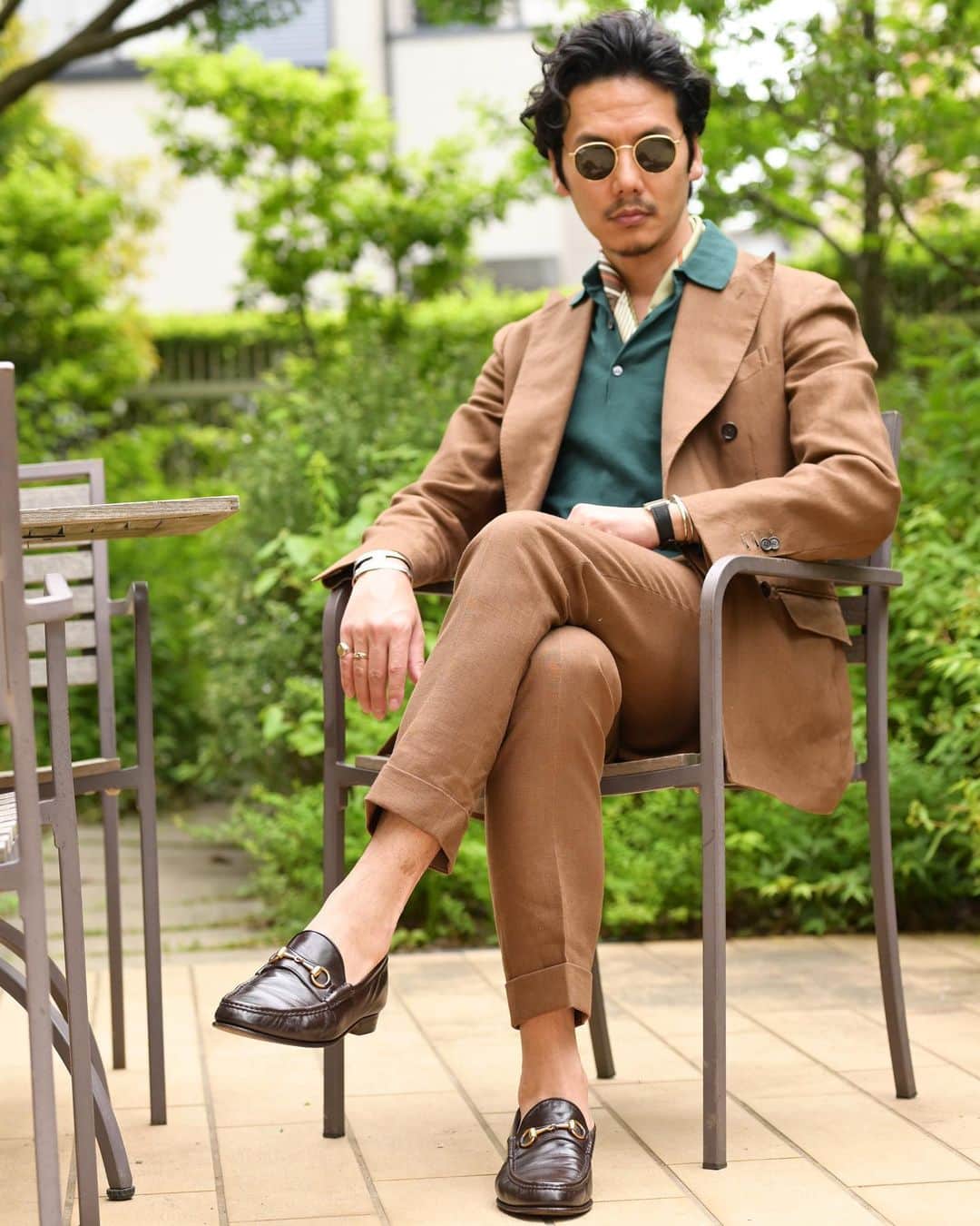 Shuhei Nishiguchiさんのインスタグラム写真 - (Shuhei NishiguchiInstagram)「"relaxing on the terrace." Being a man, you should wear a suit. 男に生まれたからにはスーツを着よう。 ・ Tap for brands ・ #sartoria #instafashion #picoftheday #mensstreetstyle #gentleman #bestoftheday #vintagestyle #vintagewear #spezzatura #outfitmen」5月23日 18時27分 - shuhei_nishiguchi
