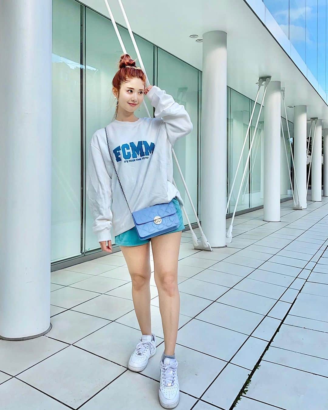 のインスタグラム：「☀️☀️☀️﻿ ﻿ 長引くマスク生活、﻿ マスクをしながら話すとやはり擦れるのか﻿ 当たる部分が赤くなってしまって﻿ 鎮静系のパックを貼りながら過ごしてます。﻿ 肌荒れで悩めるくらい健康でいられることに感謝しつつ﻿ いい対策がないか考え中😷⛈﻿ ﻿ #マスク#マスク生活#패션##데일리룩FCMM#韓国ファッション#韓国通販#ワンマイルウエア#fashion#コーデ#私服#CBK」