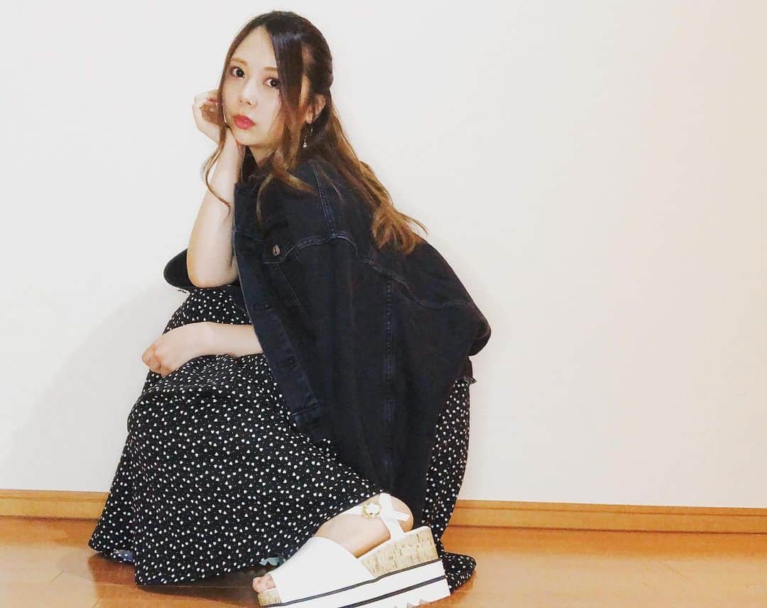 西村季里子のインスタグラム：「・ YouTube🍒きなんちゃんねる🍒 新しい動画アップしました！ ZARA・GU・tocco closetで購入した服で 春(に着たかった)服紹介してます🧸 ・ じいちゃんとの動画は なんと7万回再生😂😂😂 これ見てるとじいちゃんばあちゃんに 会いたくなるもんね、わかるよ👵🏻👴🏻 ぜひ暇つぶしに見てくださいな〜〜🍎 #きなんちゃんねる#YouTube#動画  #ZARA#gu #toccocloset #tocco #コーデ#code #ootd #fashion  #購入品#春服#春に着たかった服 #青森県#青森#あおもり#follow#followme」