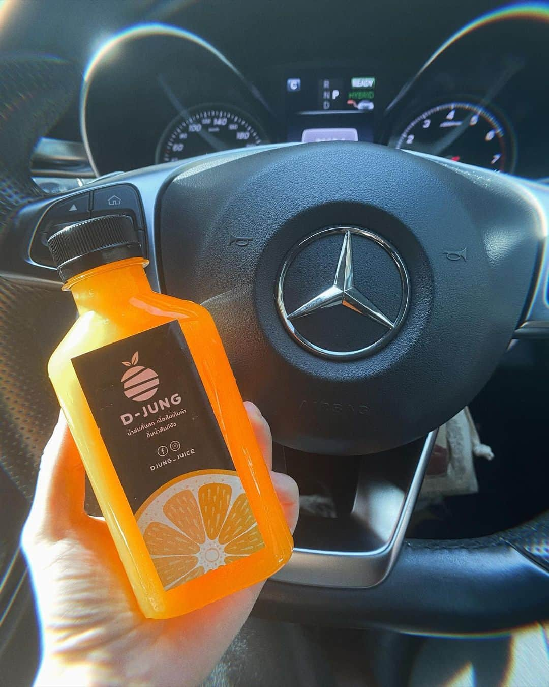 GYEON SEOさんのインスタグラム写真 - (GYEON SEOInstagram)「_* handy, chic and cool OJ 🍊🧡 @djung_juice . . We are always ready to serve you 🍊 place your ORDER  IG @djung_juice  FB @djung_juice LINE @djung_juice  #djungjuice」5月23日 19時59分 - queengyeon