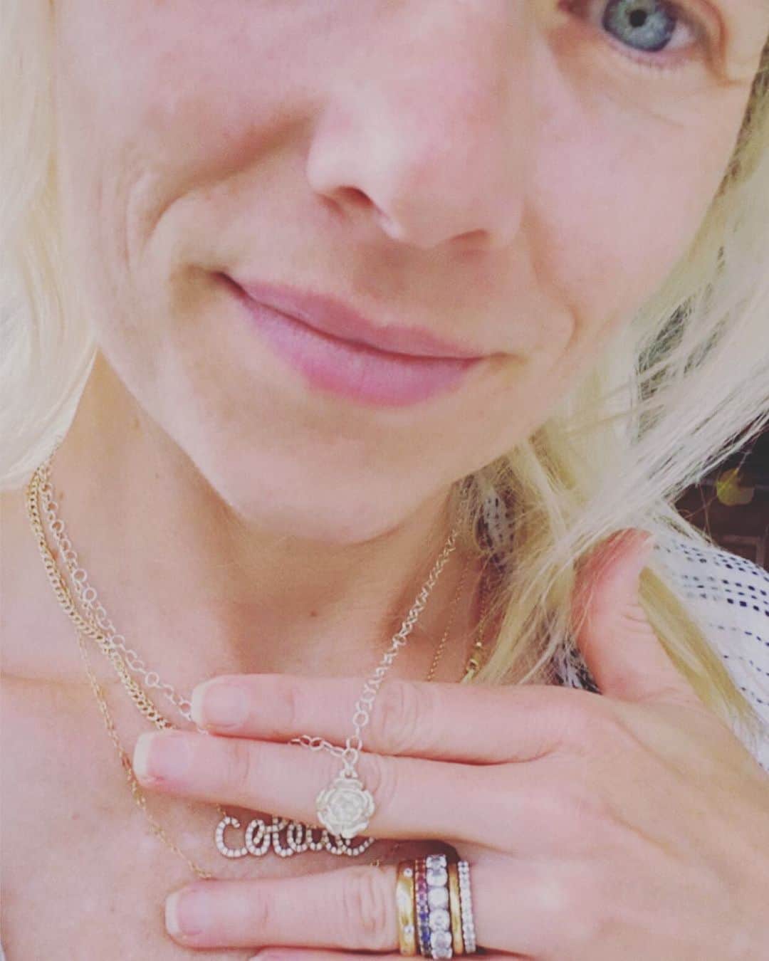 JR・ボーンのインスタグラム：「Look for the silver lining.  Read below and link in bio! Stay well and healthy everyone!  Repost from @gracerosefoundation • 💯 percent of the proceeds from my sterling silver rose necklace goes to my Foundation to help build my mental wellness app for teens in the hospital and my coloring book for children in the hospital Link in profile... • #cfawareness #cysticfibrosis #GR4CF #gracerosefoundation #mentalwellness #CHLA #headspace #rosenecklace #accessories #sterlingsilver #elliotyoungjewelry 🌹」