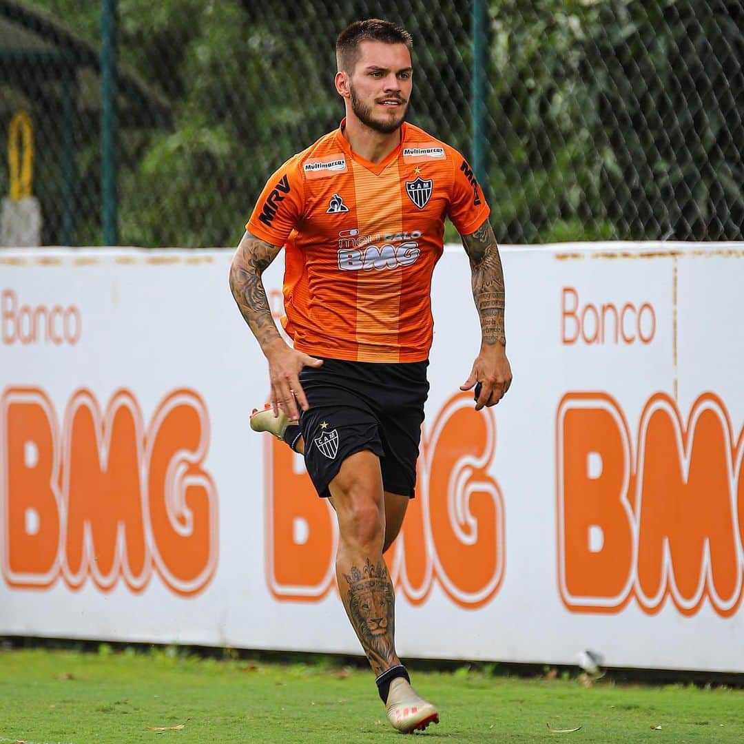 ナタンのインスタグラム：「🐔💪🏻🙏🏻 @pedrosouza09 📸」