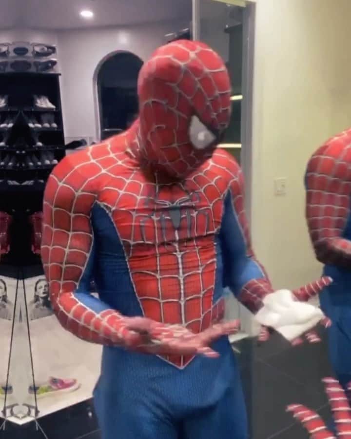 ジェイソン・デルーロのインスタグラム：「With great power comes great responsibility」