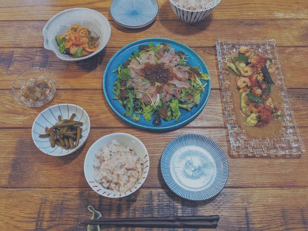 藤田敦子のインスタグラム：「ㅤㅤ 【#blendakitchen 】 Dinner. ✔︎鯛の昆布締めカルパッチョ ✔︎きゅうりと帆立とエビのXO醬炒め ✔︎メカジキの南蛮漬け ✔︎ @usagifarm_ai のニンニクの芽のお漬物 ㅤㅤㅤ レシピ提案のために作った3品を そのまま昨日の夜ご飯に。」