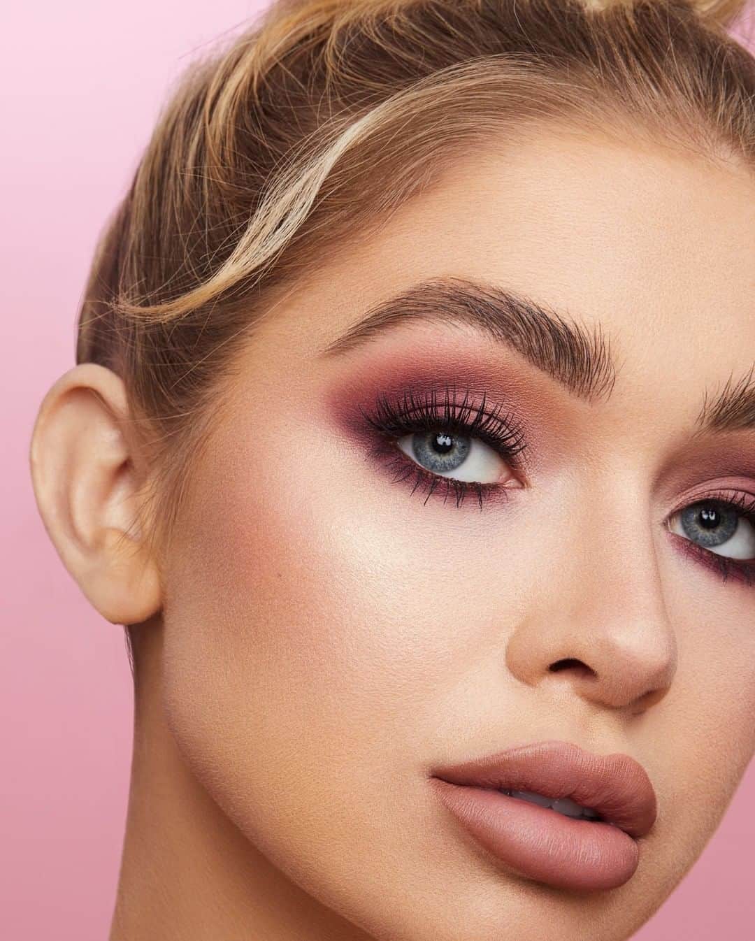 Too Facedさんのインスタグラム写真 - (Too FacedInstagram)「*Saves under "eye glam inspo" 😍 Unleash your creativity with our NEW rich, intense, & chocolate-scented Melted Chocolate Liquid Matte Eye Shadow shades! ✨ #getmelted #toofaced」5月24日 7時00分 - toofaced