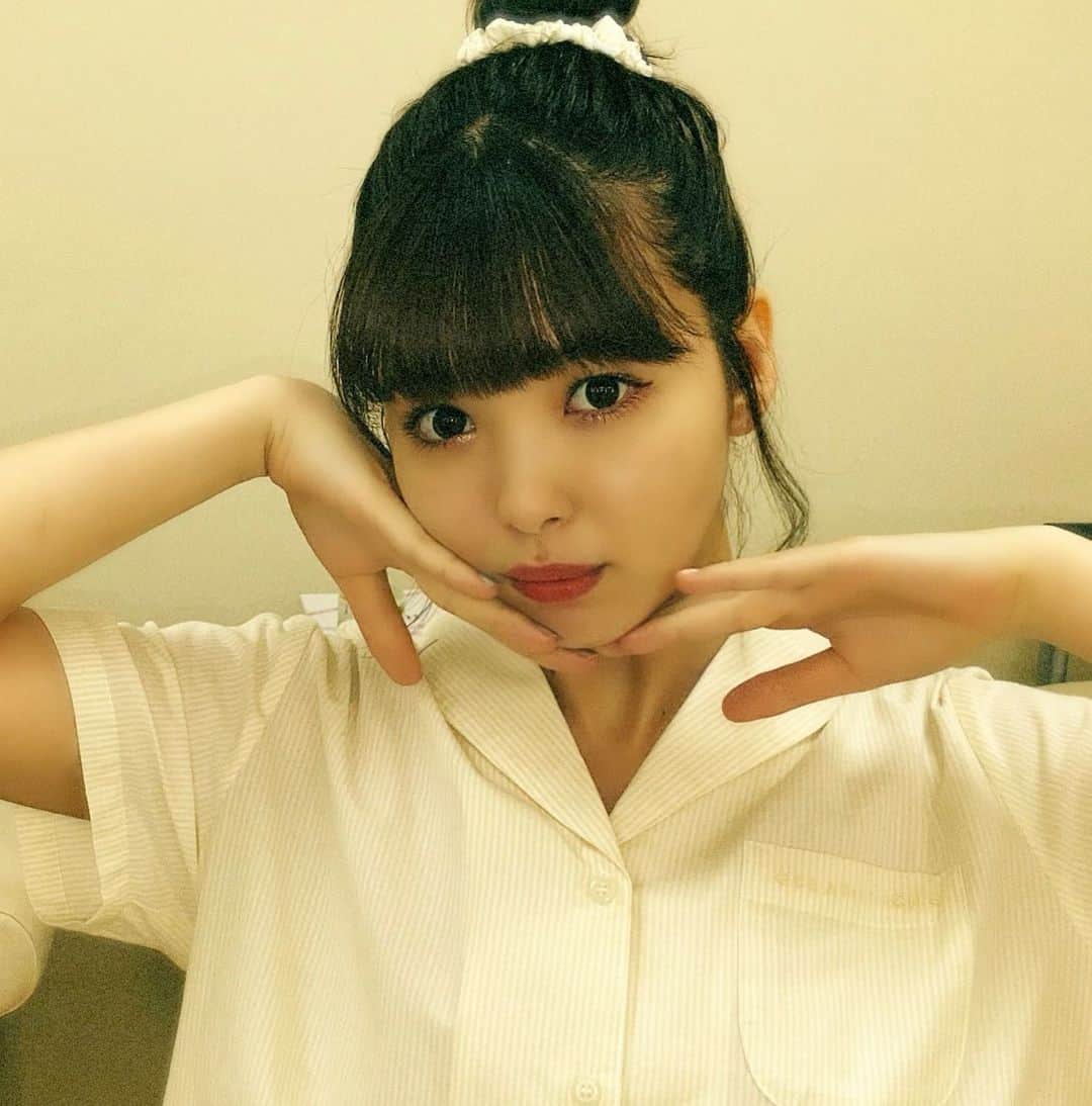 高橋有紀のインスタグラム：「二ヶ月ぶり位のにこちゃん〜！！ いつもと違う広々とした所でのお仕事でした！ 今大変な世の中だけど、にこるんがテレビに出ていると明るい気持ちになるという言葉を色んな周りの人から言われることが多いけど、本当にそうだなと思います！ 元気をもらいました〜☺️」