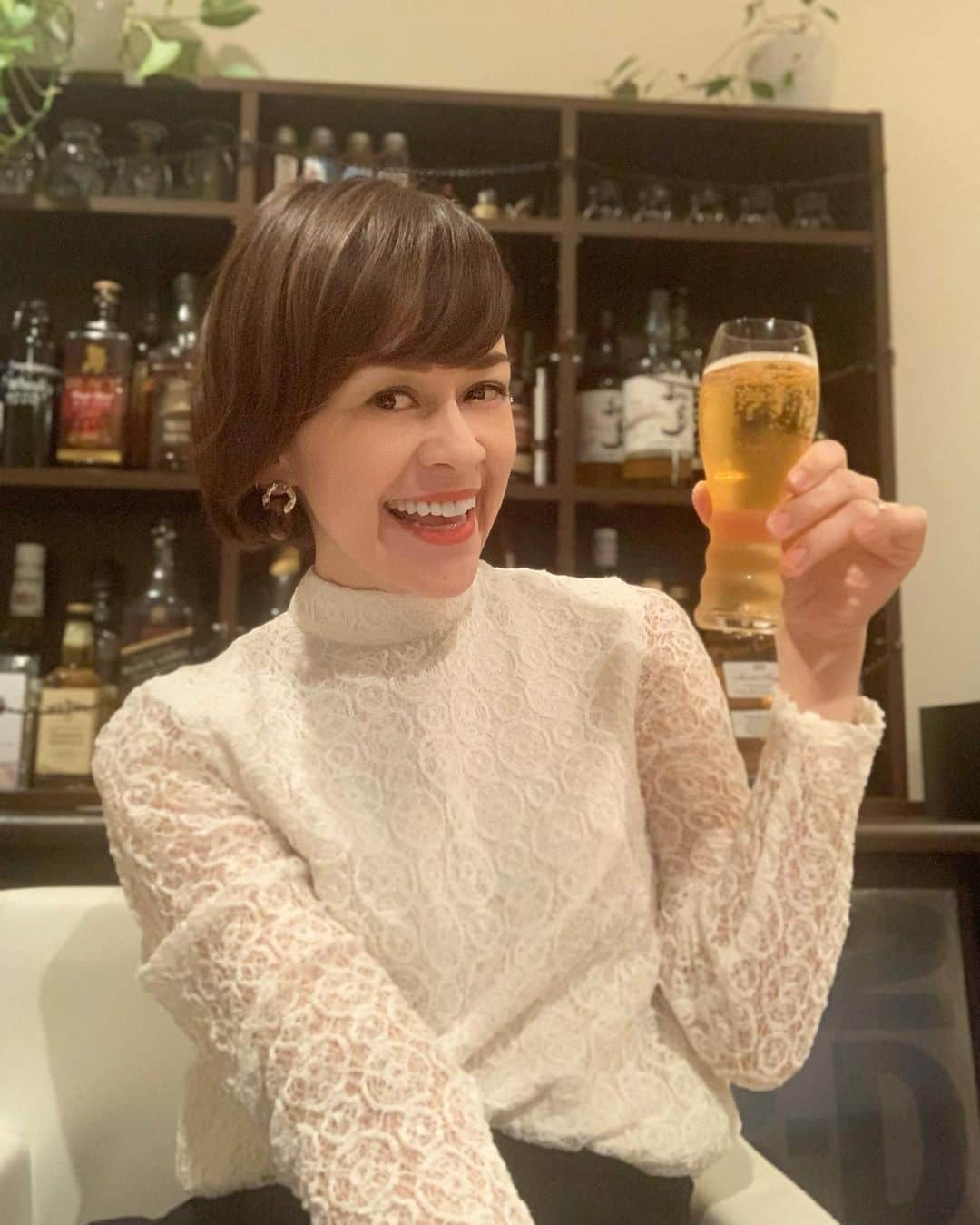 トムセン陽子さんのインスタグラム写真 - (トムセン陽子Instagram)「インスタライブや17Live、 Zoomでのオンライン飲み会・・・ 自宅から皆さんと繋がる日々。 さぁ、そして今夜のスケジュールは〜 大好きなウイスキー仲間とオンラインのテイスティング会だーい♬ . . . #新たな日常 #新たな習慣 #オンライン飲み会 #なかなか楽しい #意外と一緒に飲んでる雰囲気あり #でもやっぱり #ほんとは会いたいね #会っていっぱい話したいね #収束したら飲みたい人多数 #杯を交わしたい #笑い合いたい #目と目で」5月23日 22時06分 - yokothomsen