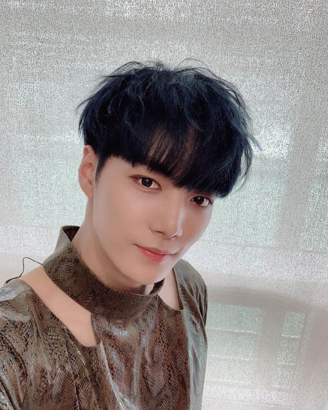 JR のインスタグラム：「까꿍쫑」