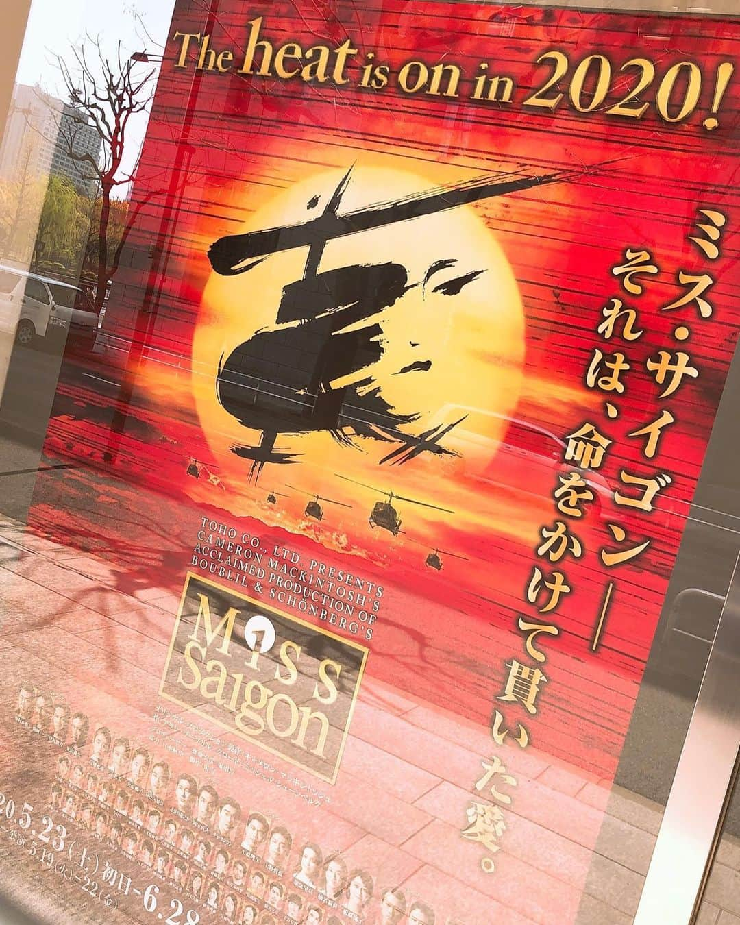 小野田龍之介さんのインスタグラム写真 - (小野田龍之介Instagram)「MissSaigon 2020🚁 本来であれば本日初日でした‼️ ・ 時が経つのはあっという間だな😂 皆様いかがお過ごしでしょうか？ ・ 東京を皮切りに北海道・長野・大阪・静岡・富山・愛知・福岡・埼玉での公演を楽しみに待ち望んでくださっていた皆様この度は作品をお届けできず申し訳ありません。 またいつの日かこの『MissSaigon』をはじめこの度公演中止になってしまった国内外全ての作品が万全な状態で上演される時を心から楽しみに祈っております🎶✨ ・ ここ数日全国各地で徐々に外出自粛解除緩和されてきていますが、ここまで日々御尽力してくださっている医療従事者の皆様をはじめ関わる全ての皆様にこれまでと変わらぬ感謝を申し上げます。 ＊ ＊ ＊ #ミュージカル #ミスサイゴン #2020  #musical #misssaigon #japan  #クリス #chris  #小野田龍之介」5月23日 22時37分 - ryunosuke_onoda