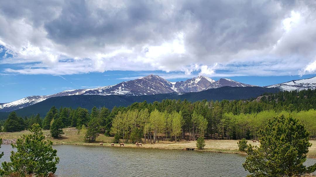 ペイジー・クラッセンのインスタグラム：「Colorado rocks 🏔 or Colorado rocks 👨‍🎤🎸?」