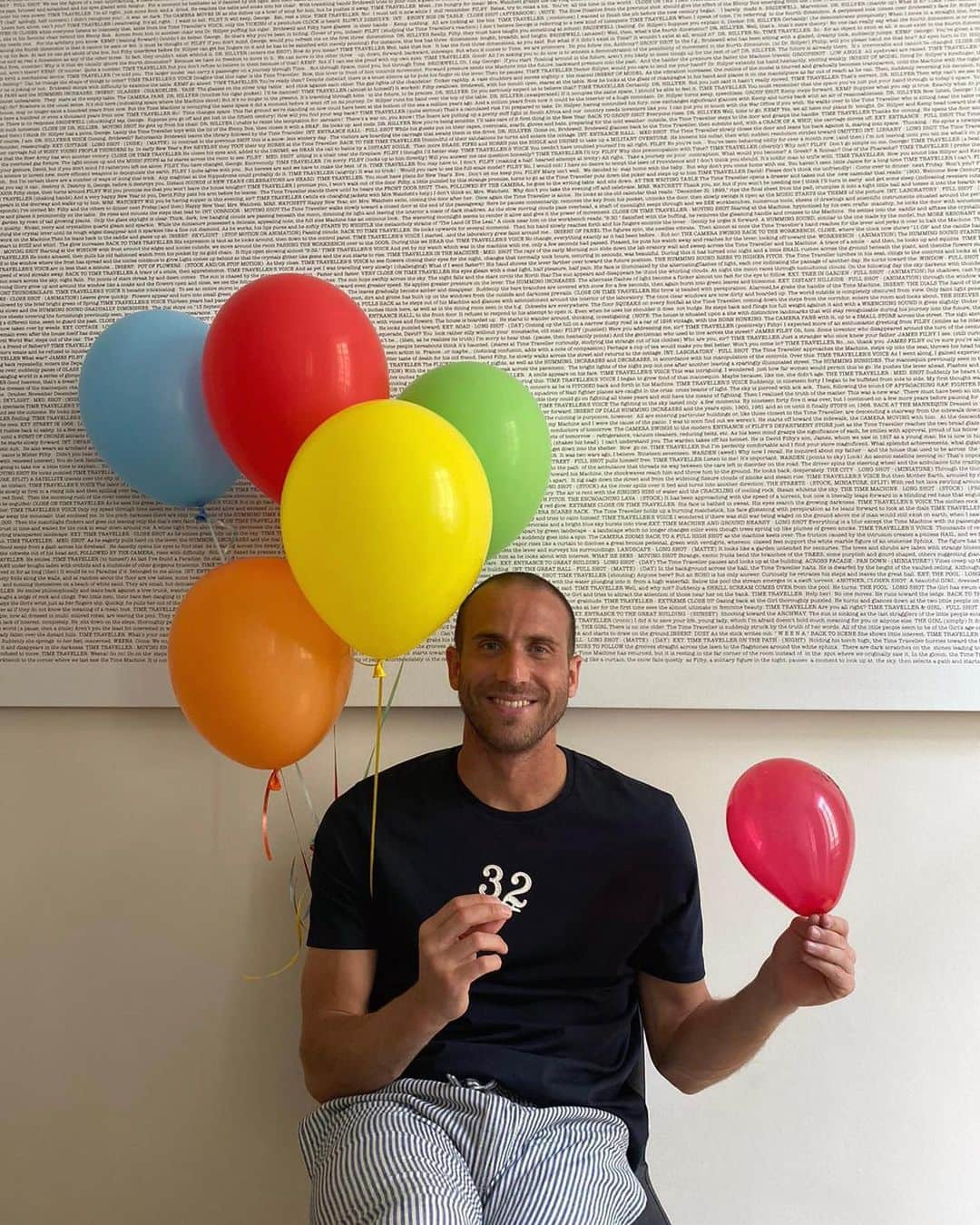 ロレンツォ・デ・シルヴェストリのインスタグラム：「semplicemente GRAZIE..a tutti!!! +32  #birthdayboy 🎉💙 “occorrono molti anni per sentirsi veramente giovani”  Pablo Picasso」