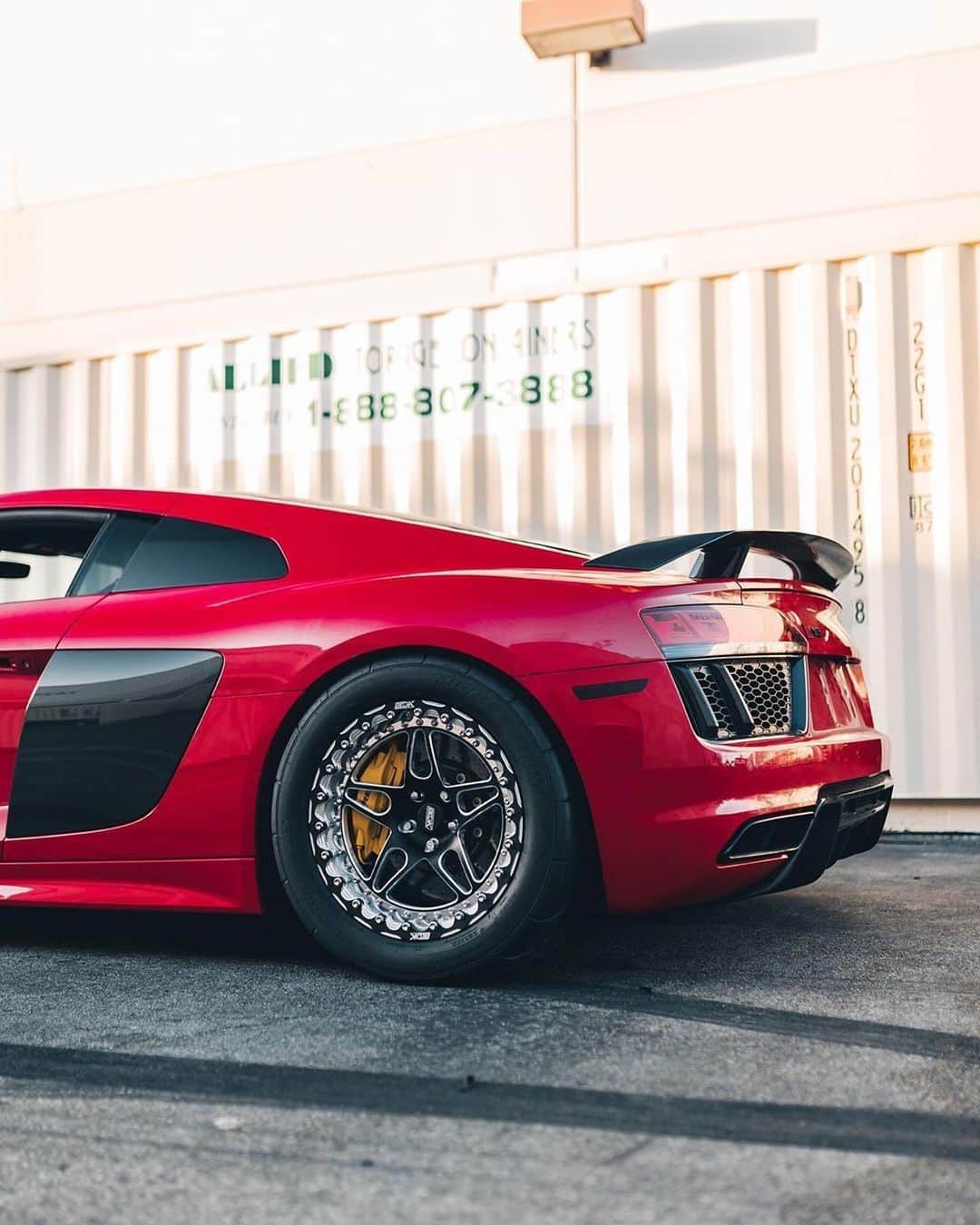 CARLiFESTYLEさんのインスタグラム写真 - (CARLiFESTYLEInstagram)「Guess how much HP this Twin Turbo R8 is making! @sheepeyrace @belakindustries @t1race #carlifestyle #R8」5月23日 23時16分 - carlifestyle