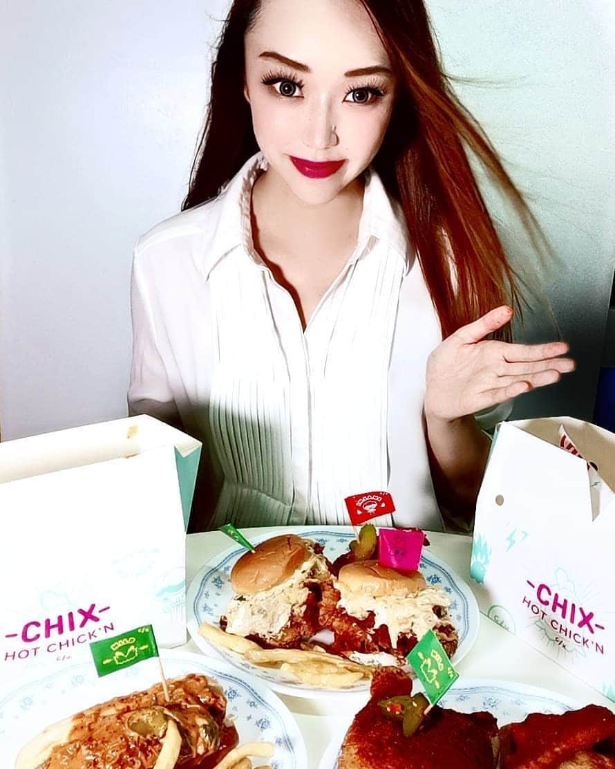 Nicole Chenさんのインスタグラム写真 - (Nicole ChenInstagram)「Do you like spicy chickens? Have you tried the spiciest chicken in Singapore @chixhotchicken #spicychicken」5月23日 23時27分 - nicolechen.tv