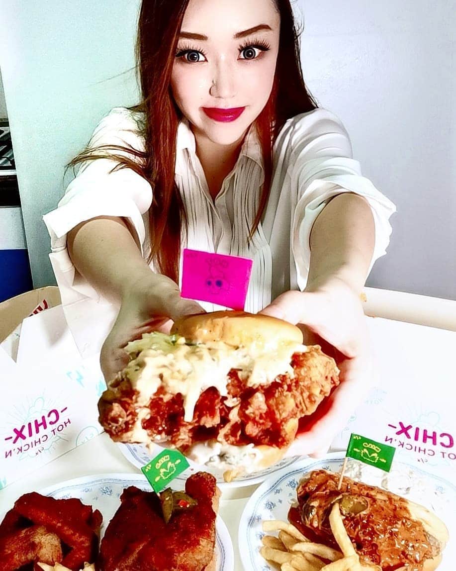Nicole Chenさんのインスタグラム写真 - (Nicole ChenInstagram)「Do you like spicy chickens? Have you tried the spiciest chicken in Singapore @chixhotchicken #spicychicken」5月23日 23時27分 - nicolechen.tv