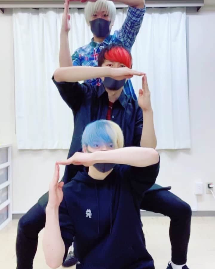 RYOGA -XTRAP-のインスタグラム：「The only hard thing was my legs position😂﻿ ﻿ 🕺🕺🕺﻿ @xtrap.official ﻿ @ryoga_xtrap ﻿ @zange_xtrap ﻿ @kenshin_xtrap ﻿ 🕺🕺🕺﻿ ・﻿ ・﻿ ・﻿ @tiktok @tiktok_japan @jasonderulo ﻿」