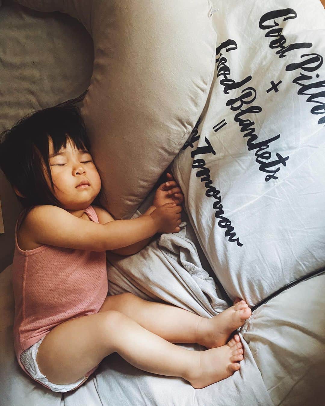 クロさんのインスタグラム写真 クロinstagram 好き好き寝顔シリーーズ 寝顔 Sleepgirl 生後628日 1y8m18d 1歳8ヶ月 1y8m 可愛い 1歳コーデ 東京 可愛い ありがとう 空 ファッション コーデ 大好き Tokyo コーデ Baby 女の子ママ