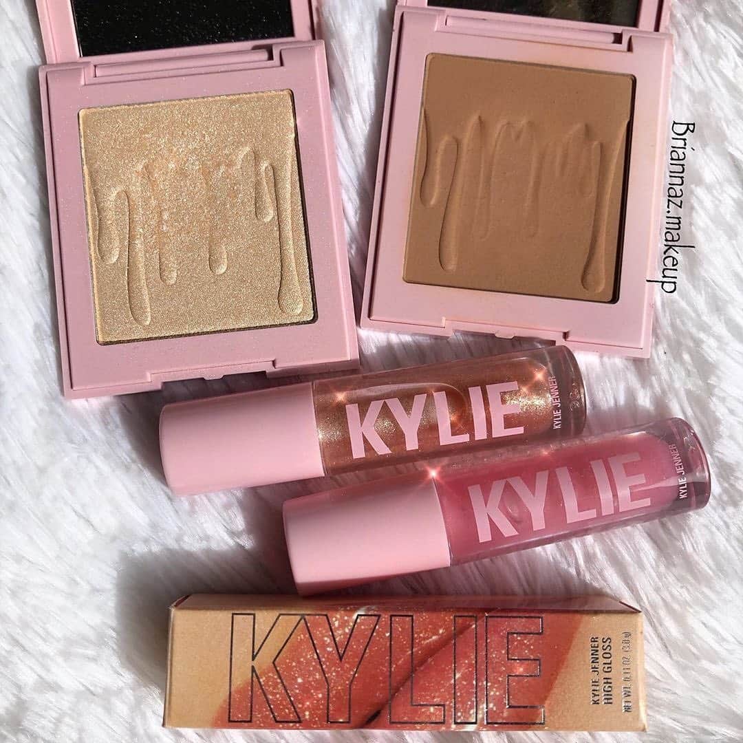 Kylie Cosmeticsさんのインスタグラム写真 - (Kylie CosmeticsInstagram)「@briannaz.makeup showing us her kylie faves 👄🤍 what kylie products are in your daily routine? ✨」5月23日 23時55分 - kyliecosmetics
