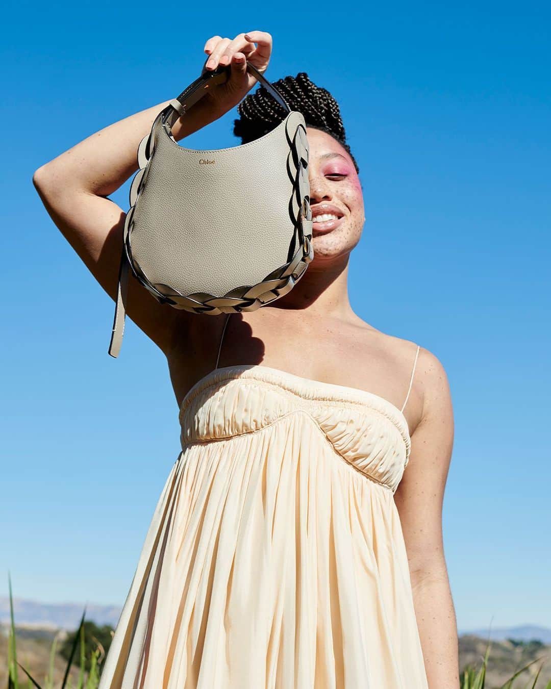 Saks Fifth Avenueのインスタグラム：「I spy with my fuschia smokey eye...the perfect little @chloe bag for summer.」