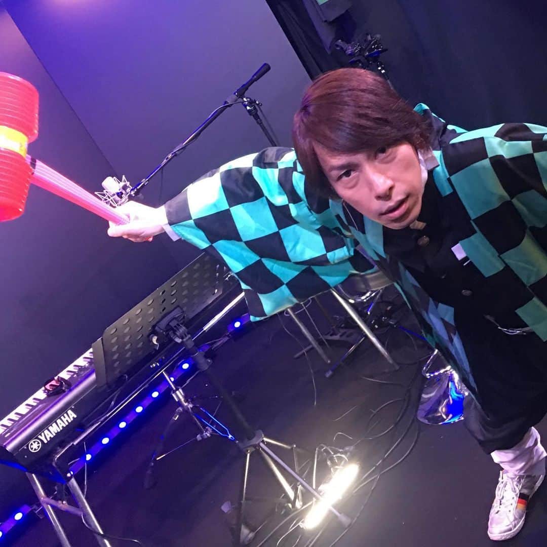 谷本貴義のインスタグラム：「今日は「heartfield remotely」に遊びに来てくれてありがとう♪ 今回はレコーディングの環境に近いかたちでお届けしたからクリア音で聞いてもらえたかなー？ そして途中からビックリしちゃったんだけど皆さんから暖かいご支援、改めてありがとう！！ #heartfield #ブゥスタジオ」
