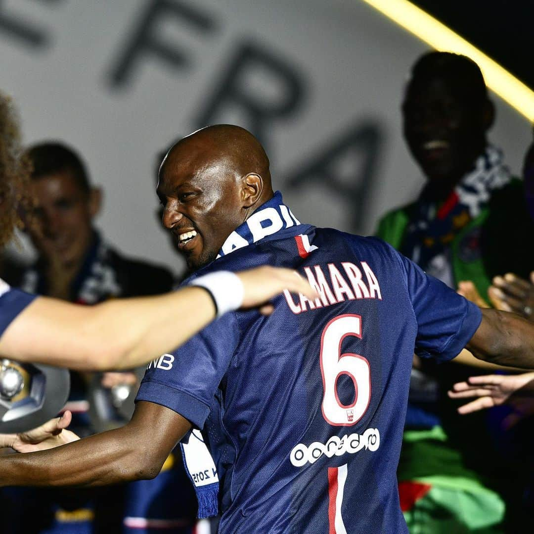 パリ・サンジェルマンFCさんのインスタグラム写真 - (パリ・サンジェルマンFCInstagram)「5️⃣ years ago, @z.camara played the last game of his career 🆚 Stade de Reims, at the Parc des Princes 🏆  A look back at that emotional moment with 𝙋𝙖𝙥𝙪𝙨 ❤️💙 . Il y a 5⃣ ans, Zoumana Camara disputait le dernier match de sa carrière 🆚 Stade de Reims, au Parc des Princes 🏆 Retour sur ce moment rempli d'émotion avec 𝙋𝙖𝙥𝙪𝙨 ❤️💙 . #StaySafe #ICICESTPARIS #AllezParis #ParisSaintGermain #PSG #Paris #ParisSaintGermain #Football」5月24日 0時44分 - psg