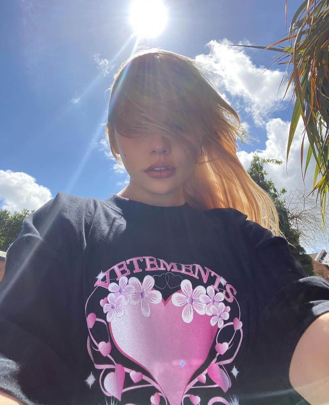 ヴェトモンさんのインスタグラム写真 - (ヴェトモンInstagram)「SUMMER IS NOT CANCELLED. PIC: @kkkkkkkkkkkkkkkkkkkkkkk___kkkk」5月24日 1時10分 - vetements_official