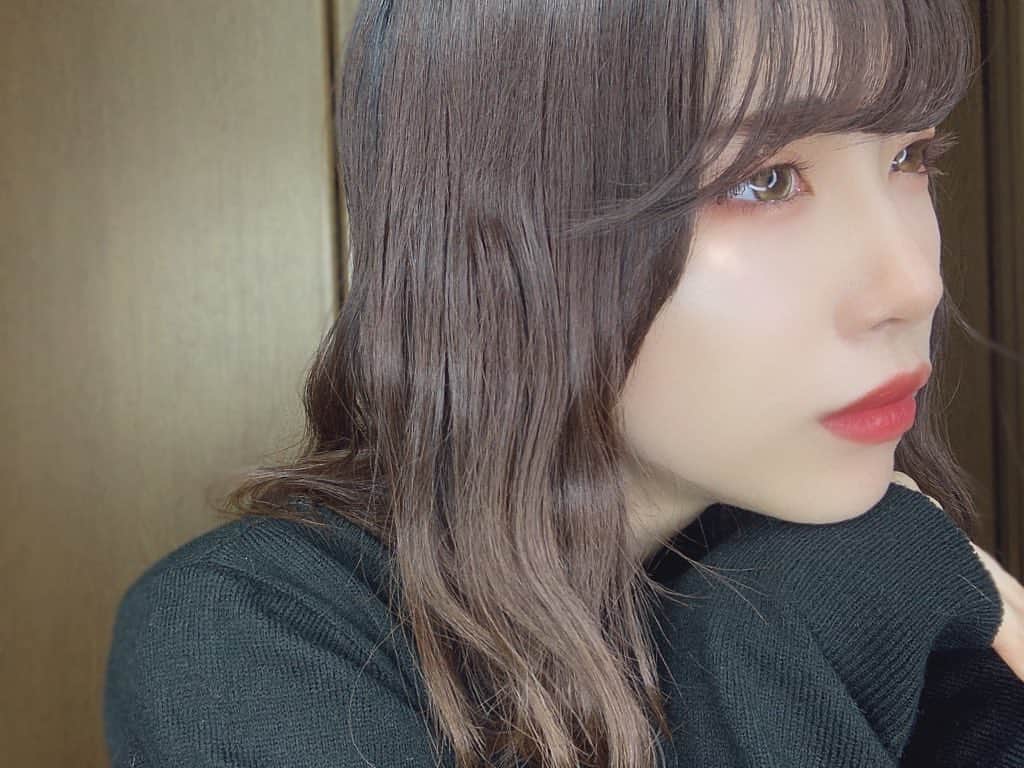 百合香（yurika）のインスタグラム：「久々更新  明日は毎週日曜日企画の動画投稿だよ〜 最近大学が忙しくて配信休んでしまってごめんね！ 毎日配信途切れたけどまた頑張って復活させます！ 最近ニキビがストレスとか夜更かしで凄いんだけど治し方誰か教えて #ニキビケア #stayhome #動画作成」